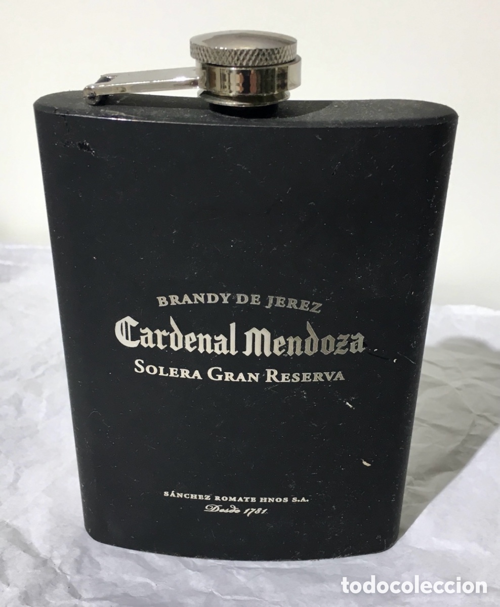 Vintage: Petaca. Brandy Cardenal Mendoza. Edici&oacute;n Limitada.