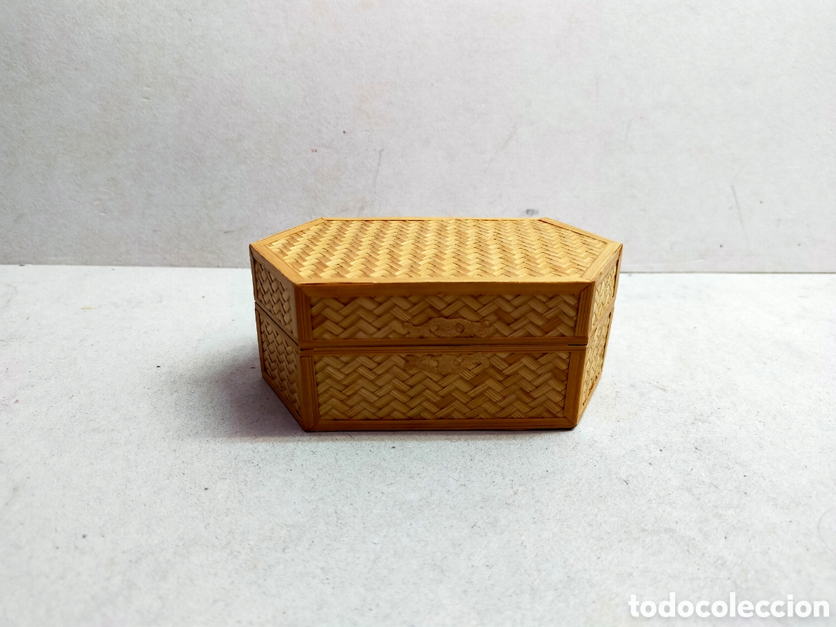 Vintage: CAJA DE RATAN, REALIZADA CON PAJA. HEXAGONAL IRREGULAR. - Foto 2