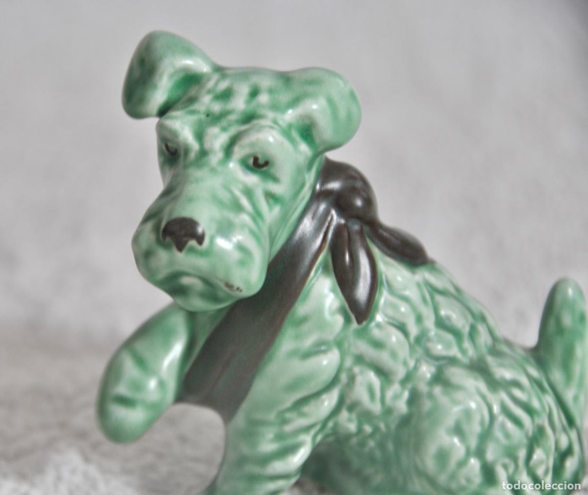 Vintage: Perro pata herida en verde de la marca Sylvac - Foto 2