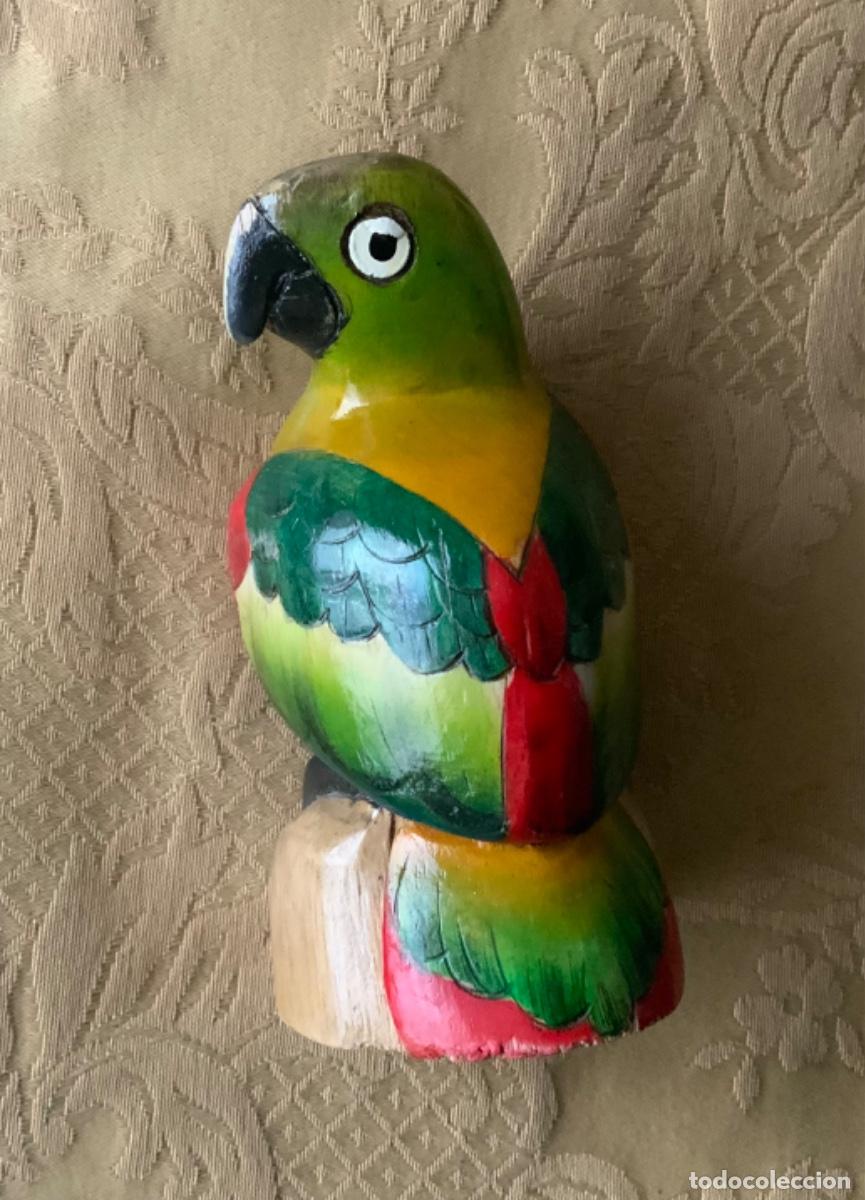 Vintage: LORO DE MADERA TALLADO Y PINTADO A MANO