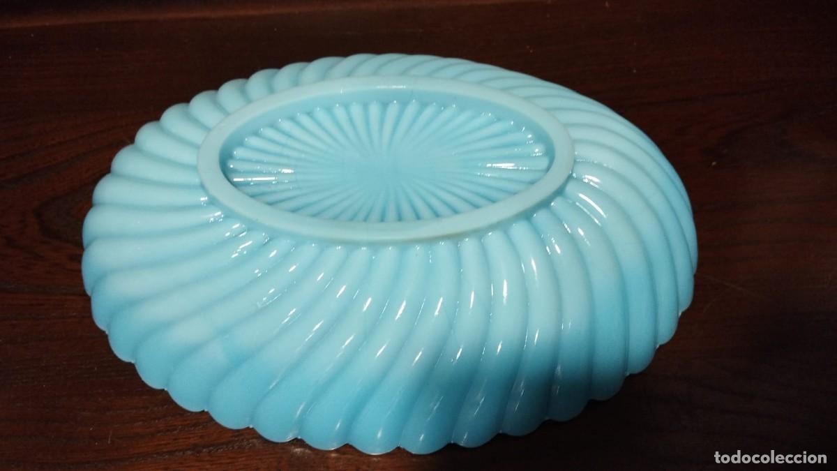 Vintage: PRECIOSA FUENTE OPALINA AZUL - Foto 3