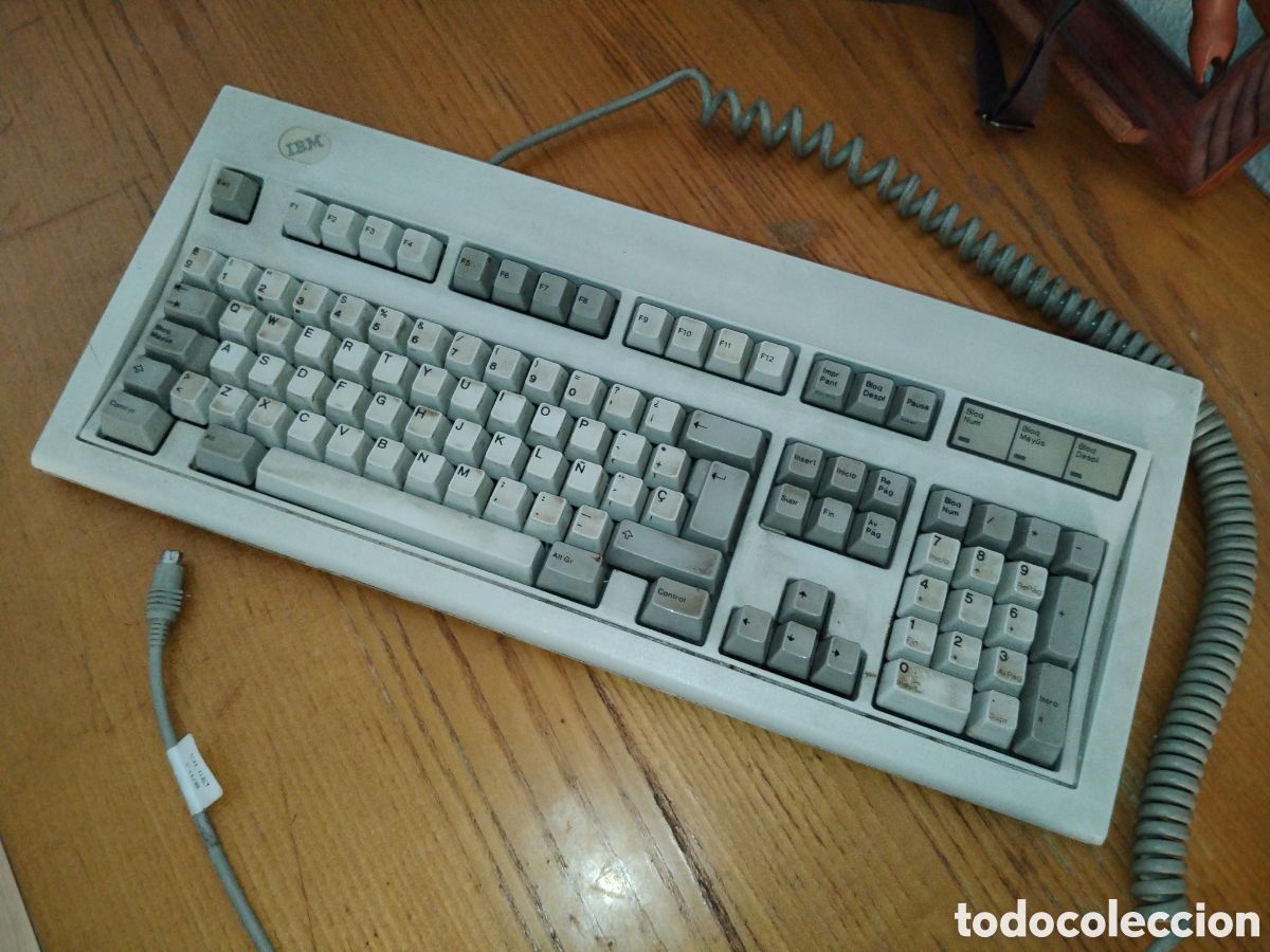 Vintage: Teclado IBM Mec&aacute;nico. Con su cable original. - Foto 2