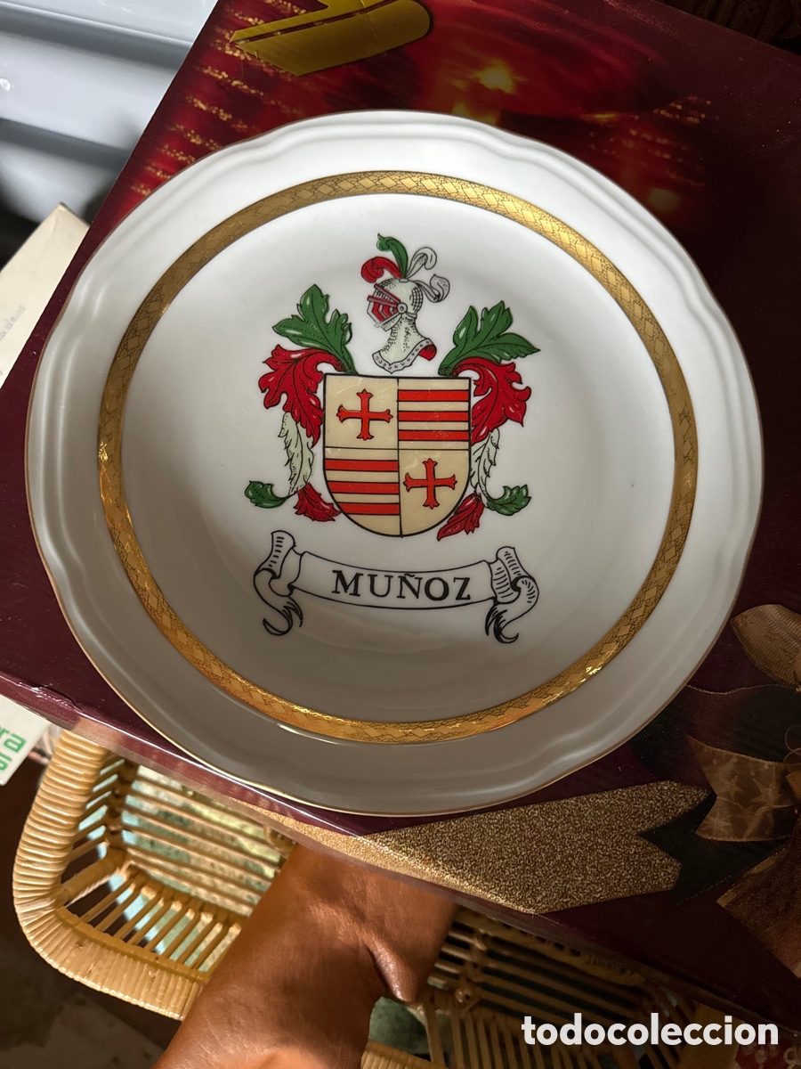 Vintage: G Plato decorativo con escudo