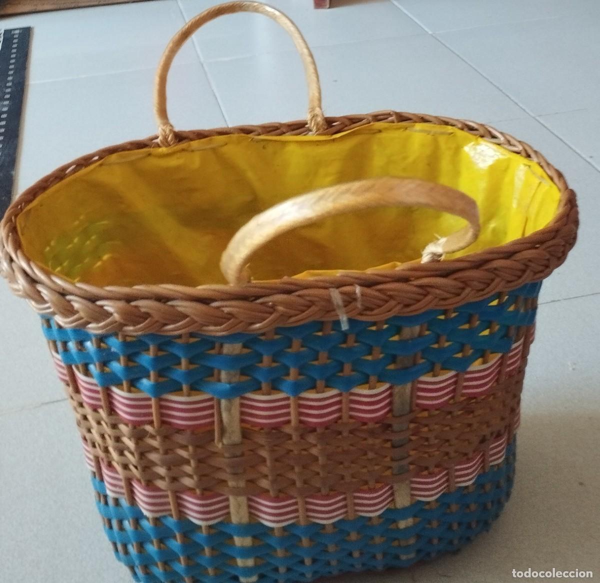 Vintage: Cesta para la compra de los a&ntilde;os 60 de pl&aacute;stico y mimbre - Foto 1