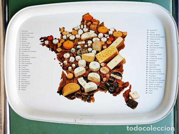 Vintage: Bandeja met&aacute;lica con un mapa de Francia con quesos