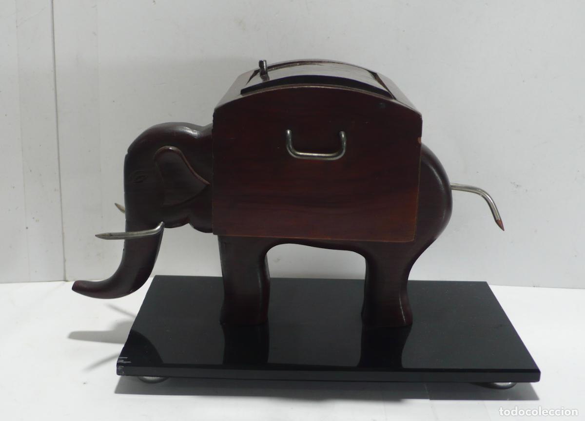 Vintage: ELEFANTE EN MADERA PEANA DE CRISTAL - Foto 1