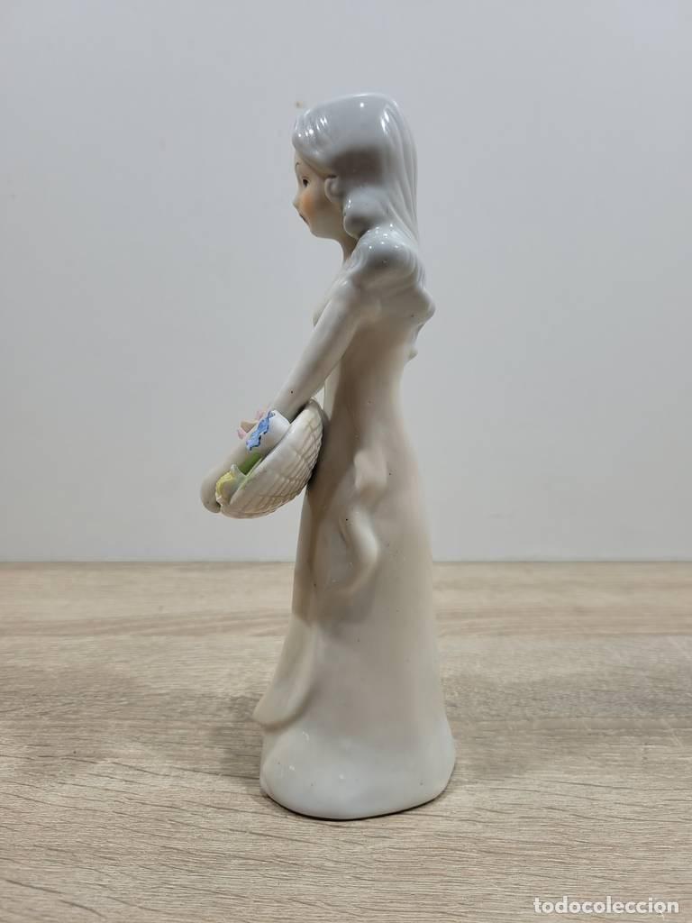 Vintage: FIGURA DE NI&Ntilde;A CON FLORES - Foto 2