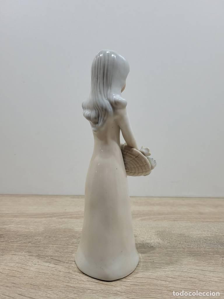 Vintage: FIGURA DE NI&Ntilde;A CON FLORES - Foto 3