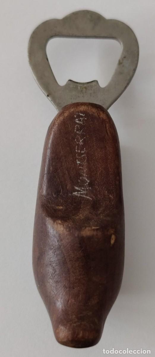 Vintage: Abridor de botellas. Zueco de madera. Montserrat. - Foto 1