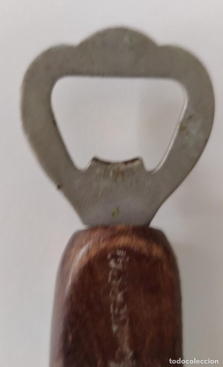 Vintage: Abridor de botellas. Zueco de madera. Montserrat. - Foto 5