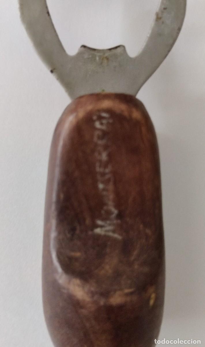 Vintage: Abridor de botellas. Zueco de madera. Montserrat. - Foto 6