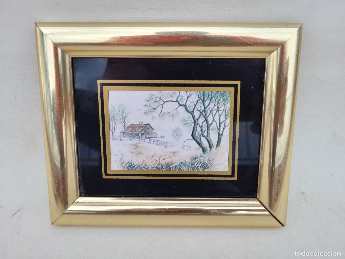 Vintage: Peque&ntilde;o marco con una imagen de un paisaje rural.