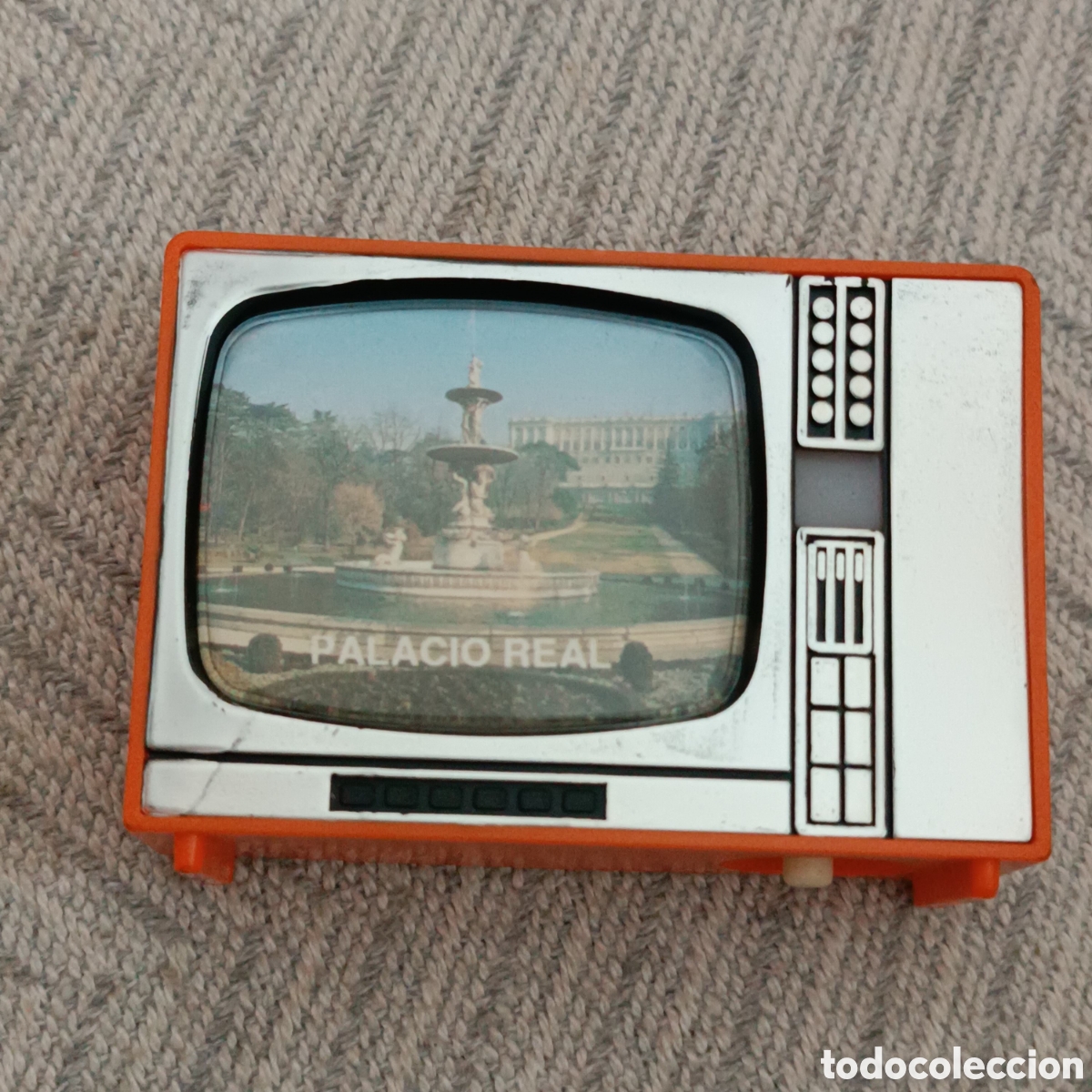 Vintage: Televisor con ocho vistas del Palacio Real