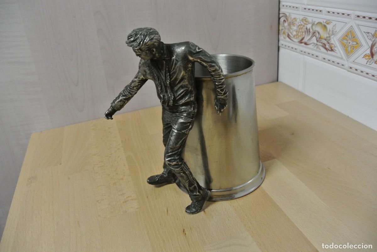 Vintage: JARRA DE METAL CON FIGURA DE ELVIS PRESLEY