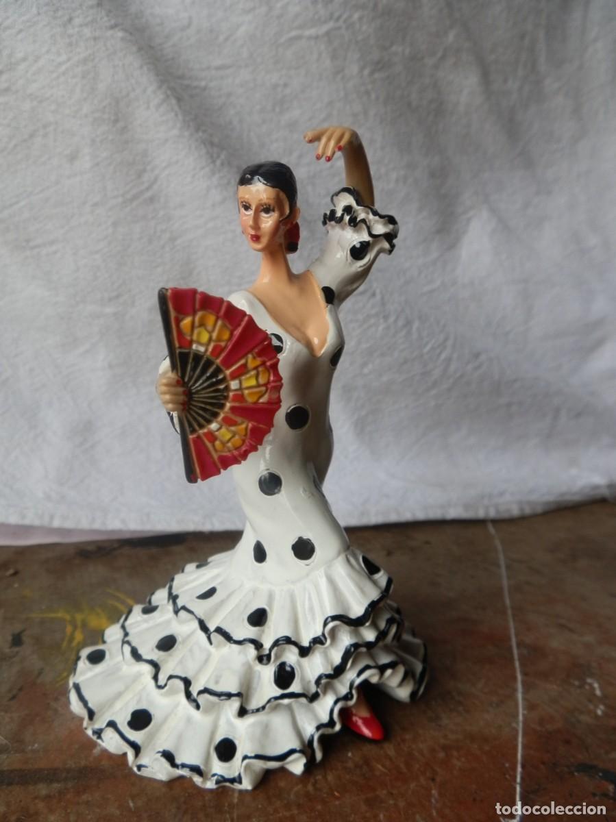Vintage: Ole Mosaic Figura Flamenca Bailaora con abanico. Mide 12,50 x 8 cm.