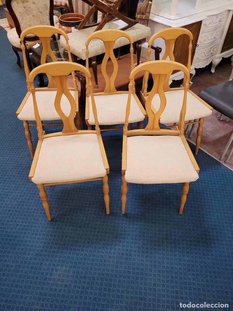 Vintage: CINCO SILLAS DE MADERA - Foto 2