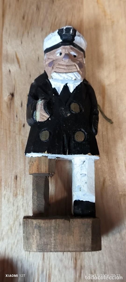 Vintage: Simp&aacute;tica talla de Marinero Retirado Capit&aacute;n con Pata de palo 15 cm