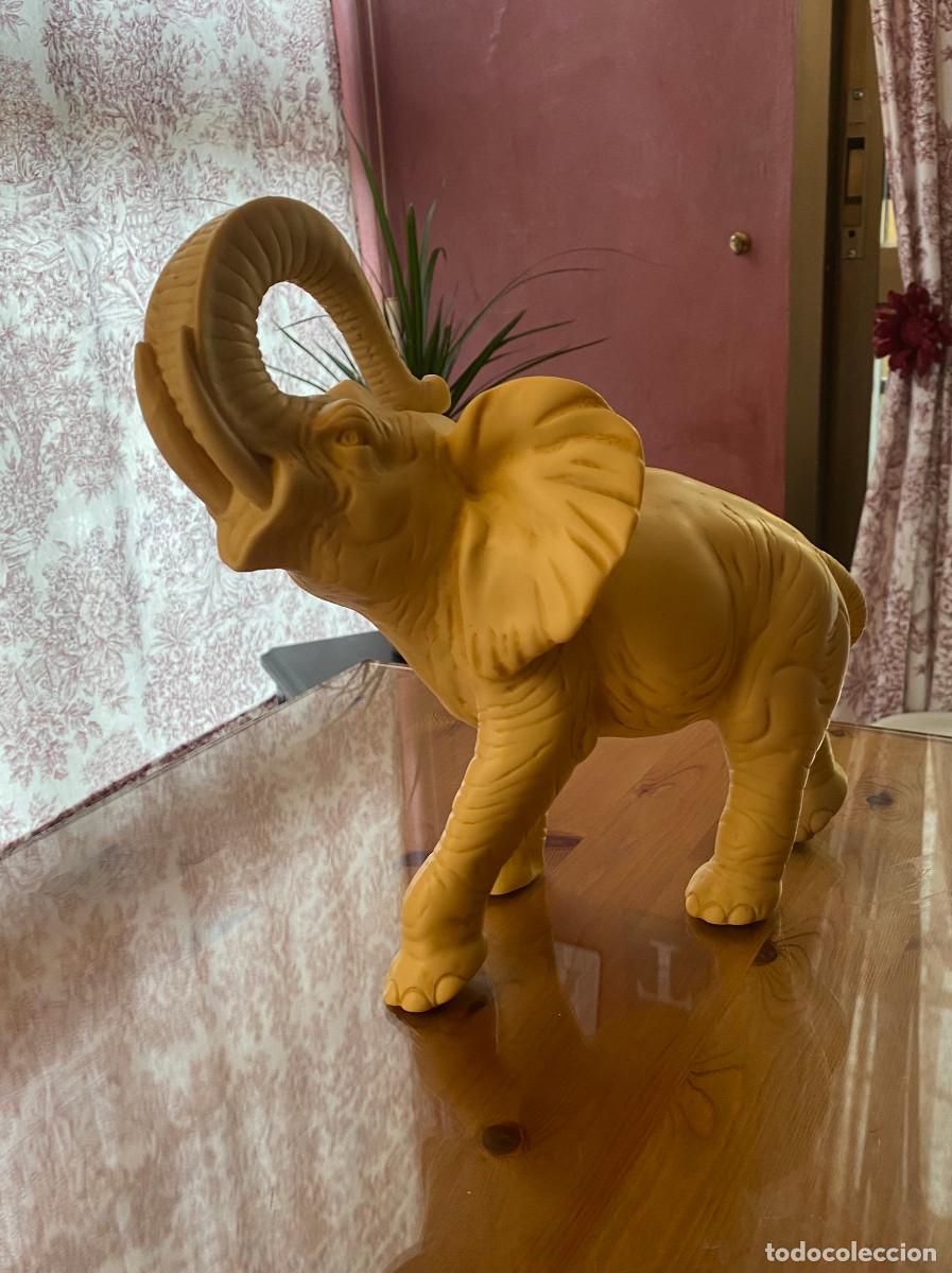 Vintage: Figura de elefante de piedra tallado a mano de estilo asi&aacute;tico.