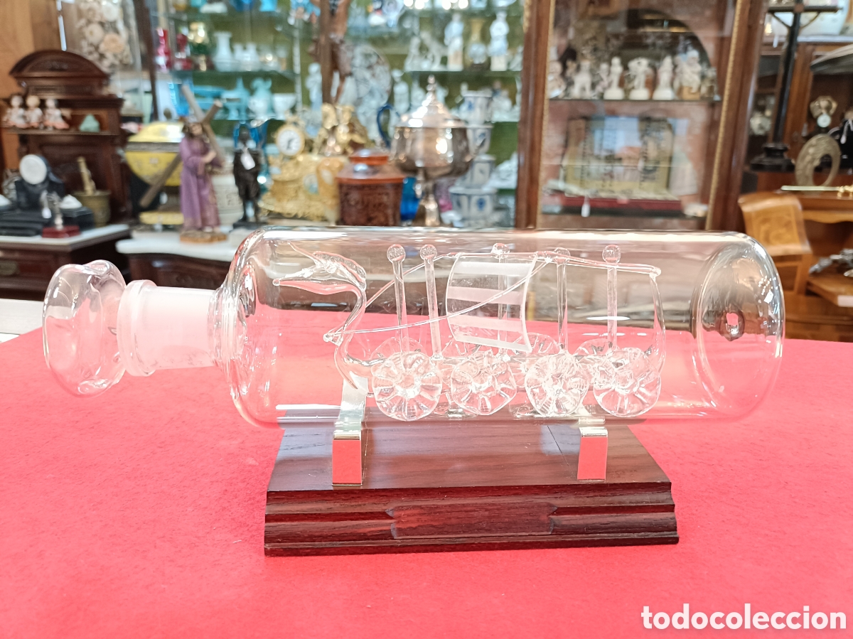 Vintage: BONITA ESCULTURA BARCO EN BOTELLA CRISTAL CON PEANA MADERA 24CM LARGO.