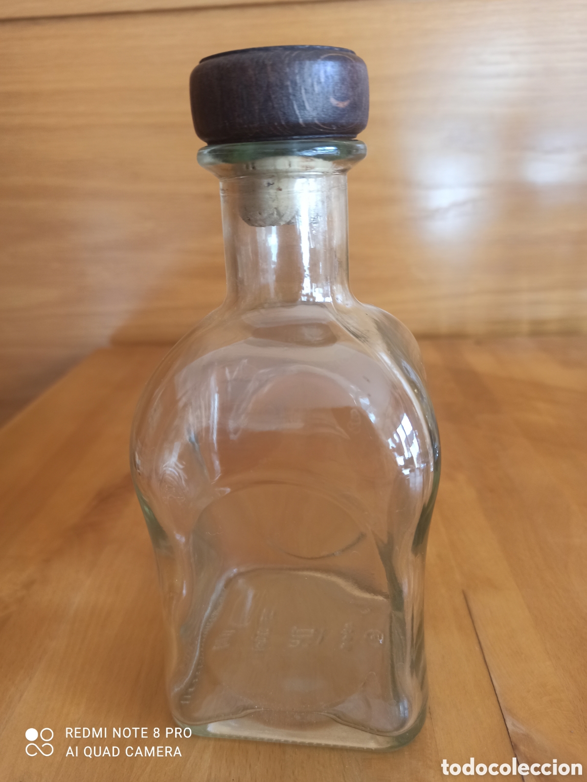 Vintage: Botella de cristal con tap&oacute;n de madera