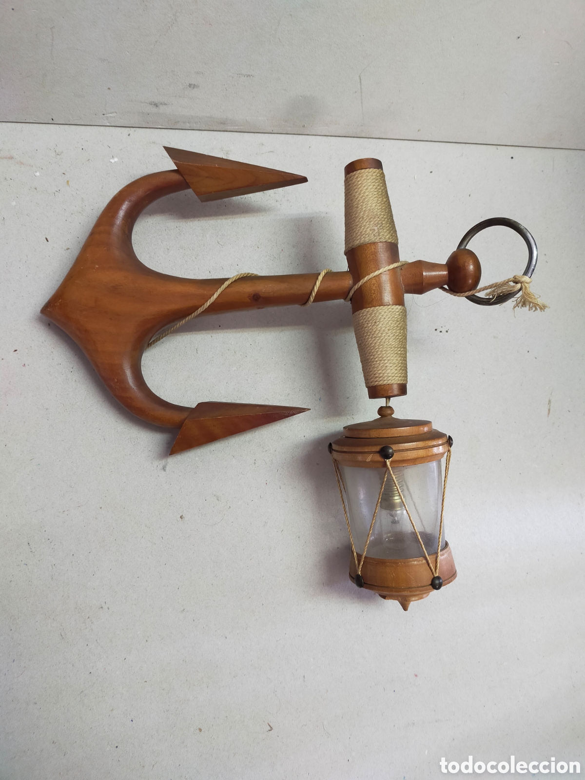 Vintage: LAMPARA APLIQUE VINTAGE CON FORMA DE ANCLA. EN MADERA.