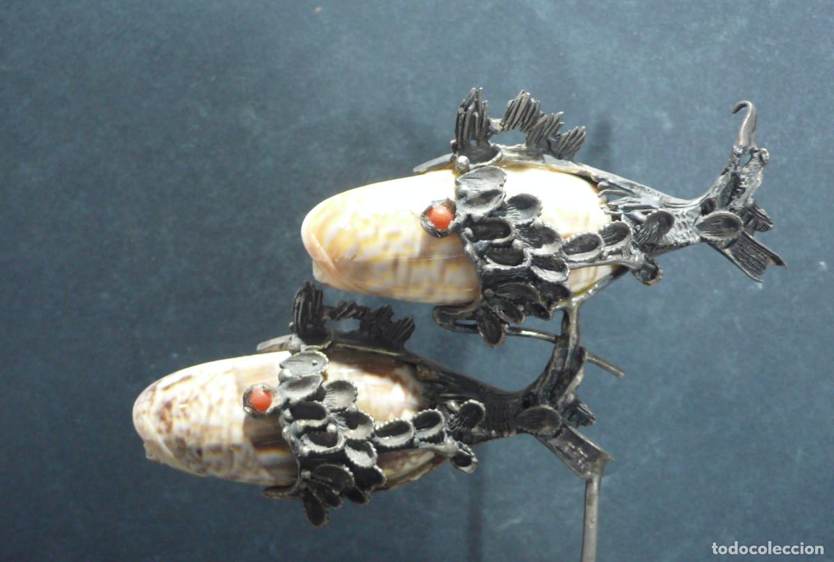 Vintage: DOS PECES EN METAL Y CONCHAS - Foto 3