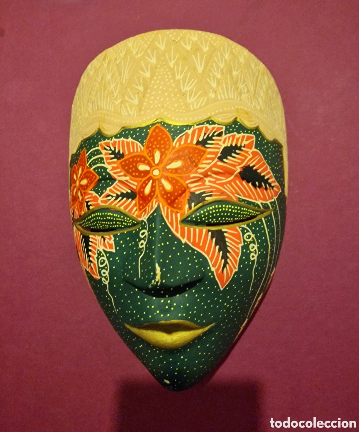 Vintage: M&aacute;scara tailandesa tallada en coco y pintada a mano. A&ntilde;os 80.