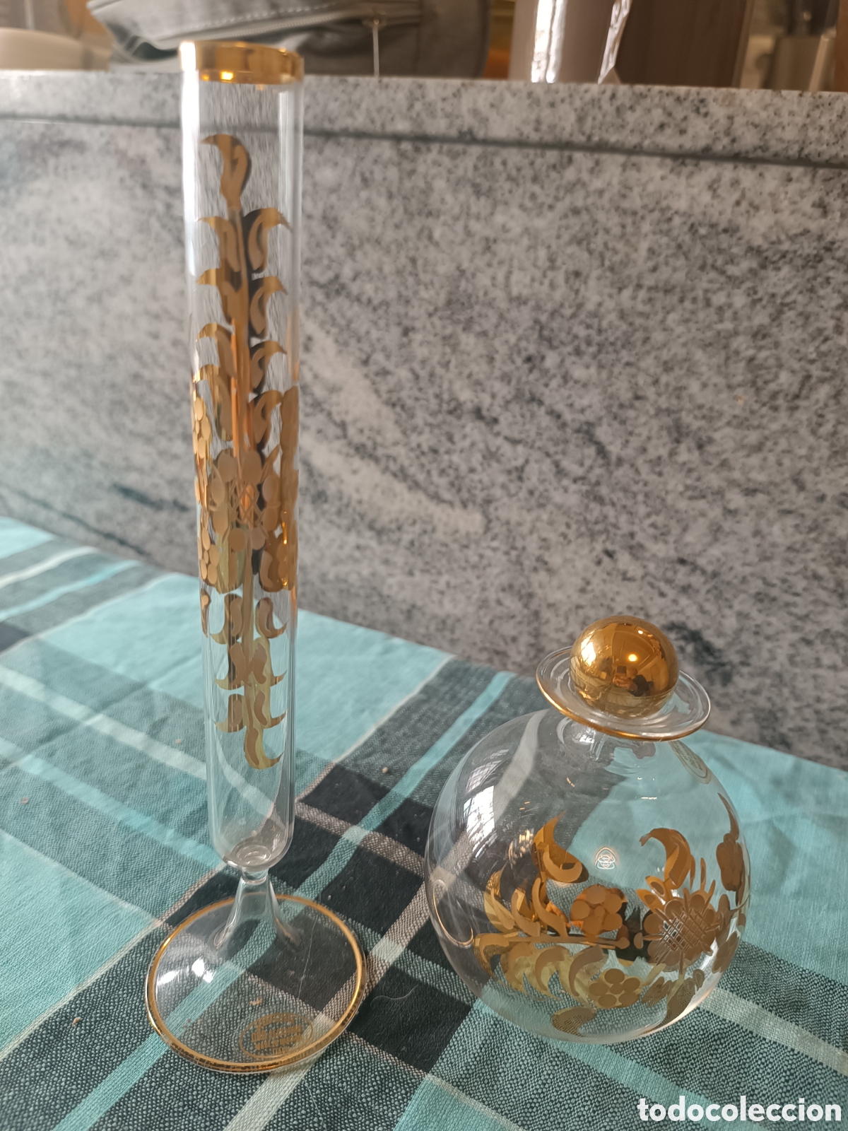 Vintage: 2 piezas para tocador, realizado en cristal de murano y decoraci&oacute;n en oro,se acompa&ntilde;a de mini jarr&oacute;n