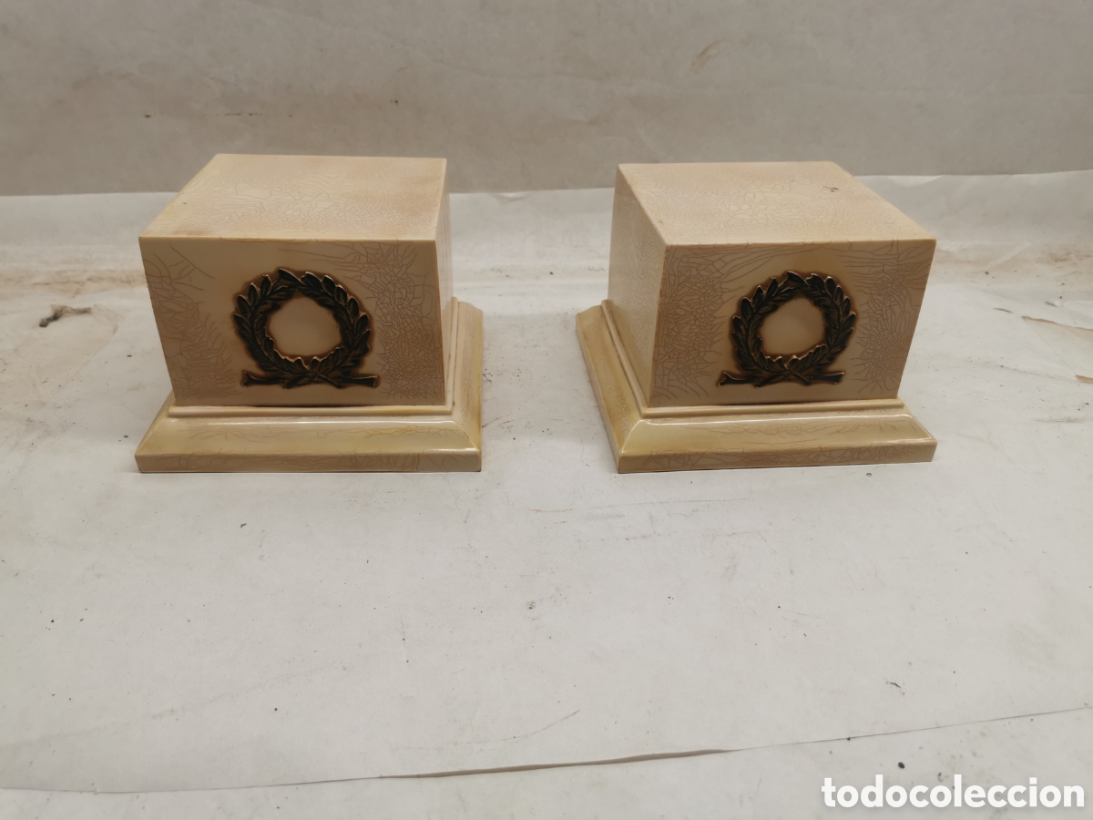 Vintage: Pareja peanas de resina