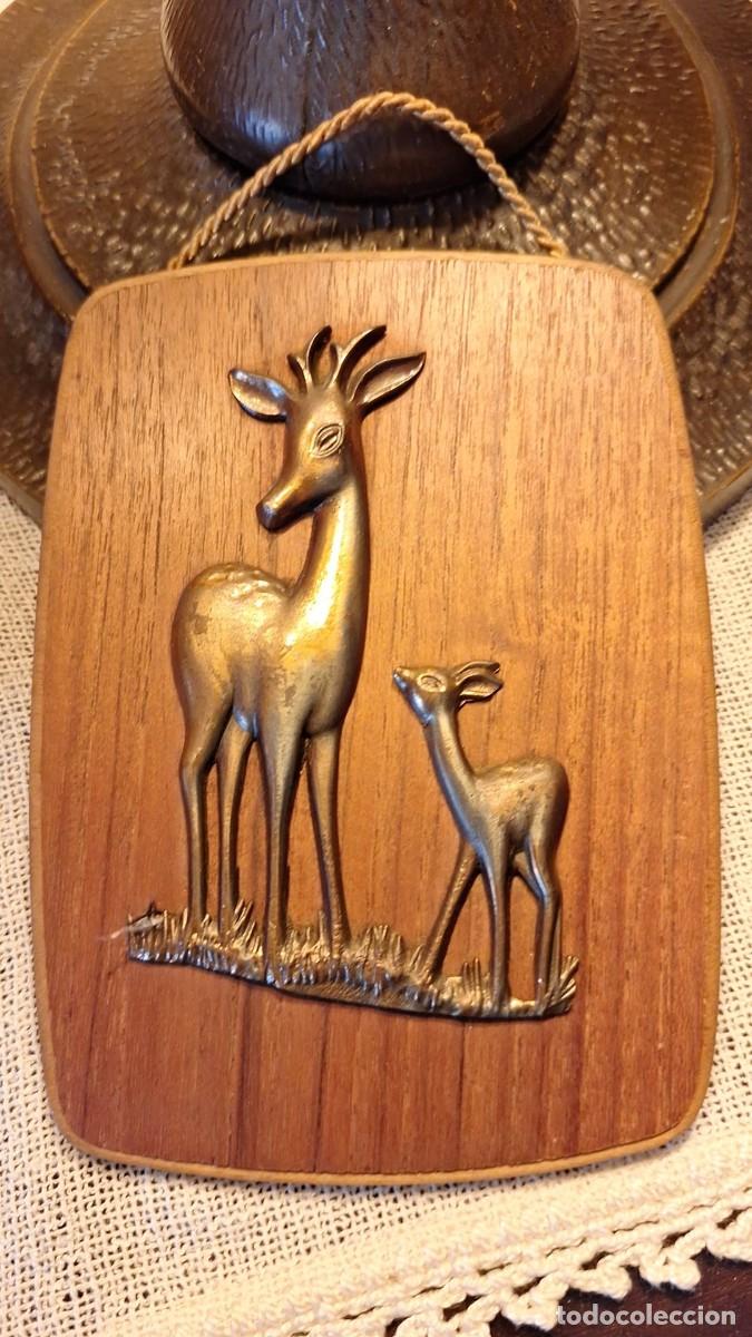 Vintage: Preciosa Tabla Madera Cierva con Cervatillo Bronce o Similar