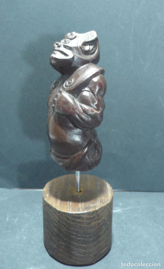 Vintage: PEQUE&Ntilde;A ESCULTURA DE MADERA - Foto 2