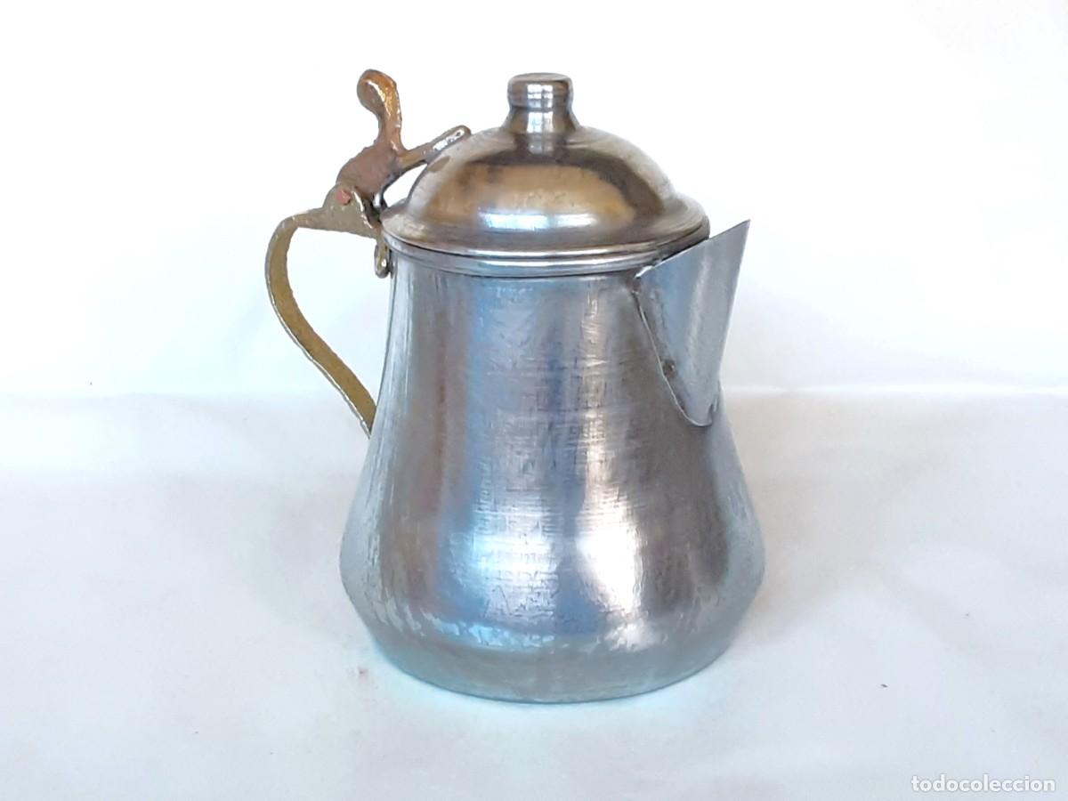 Vintage: JARRA DE CHAPA Y FUNDICON DE BRONCE - Foto 1