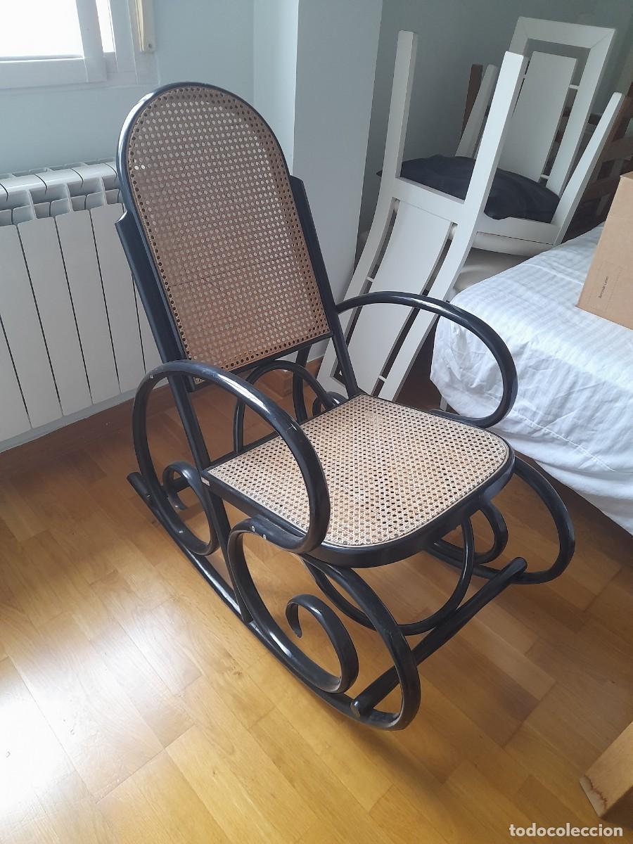 Vintage: Mecedora de madera y mimbre antigua - Foto 1