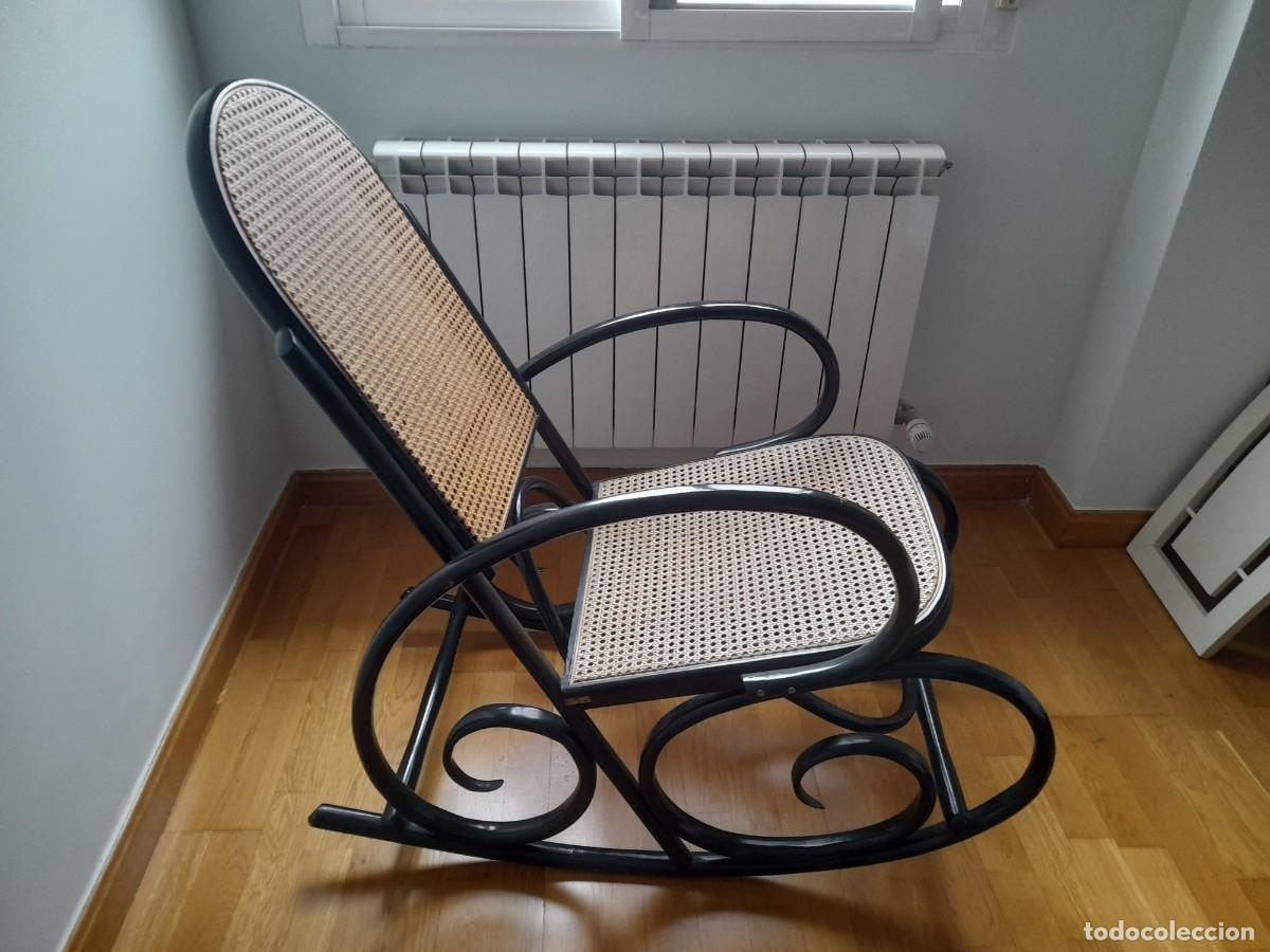 Vintage: Mecedora de madera y mimbre antigua - Foto 2