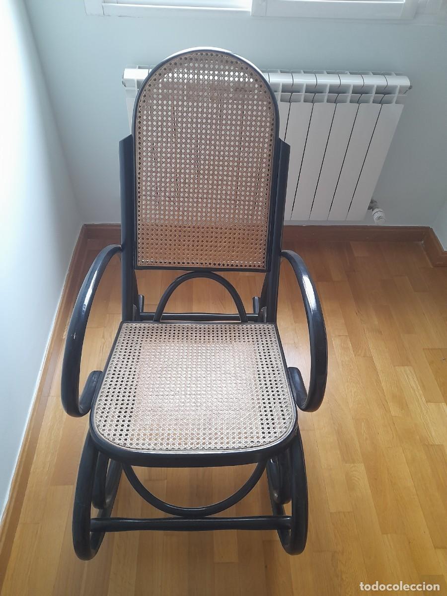 Vintage: Mecedora de madera y mimbre antigua - Foto 3