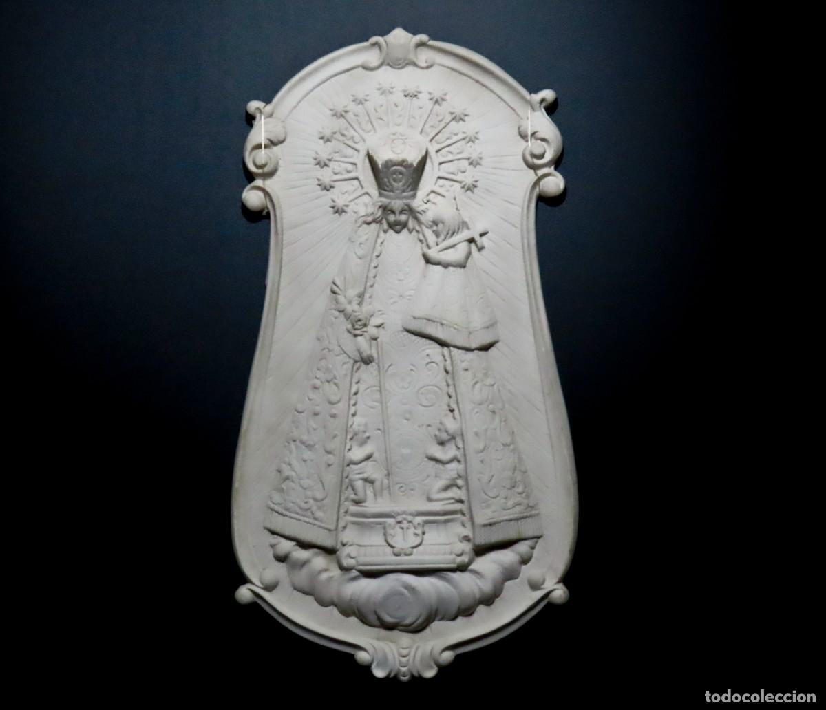 Vintage: VIRGEN DE LOS DESAMPARADOS PLACA RELIEVE RESINA