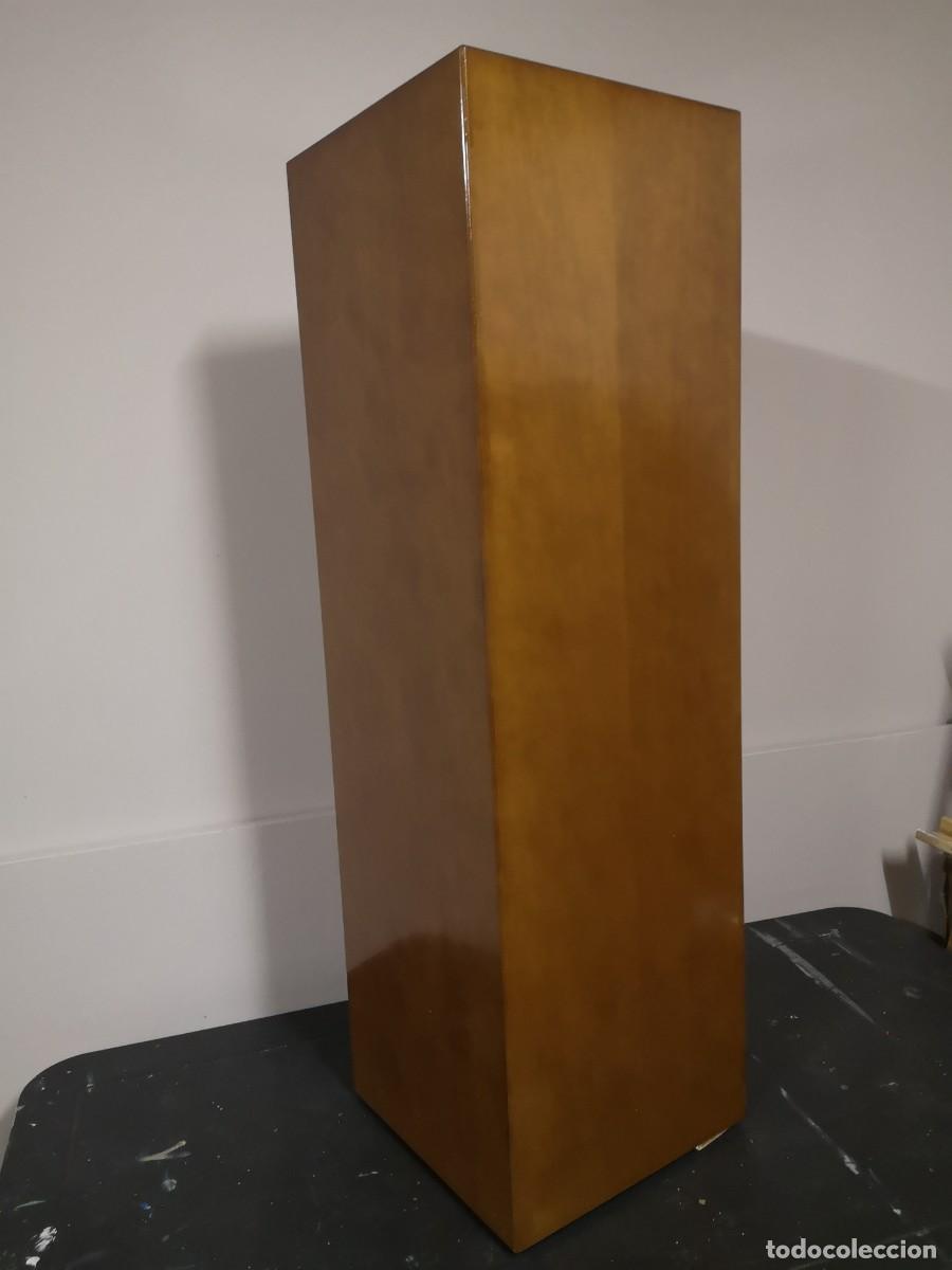 Vintage: Podium en madera lacada - Foto 1