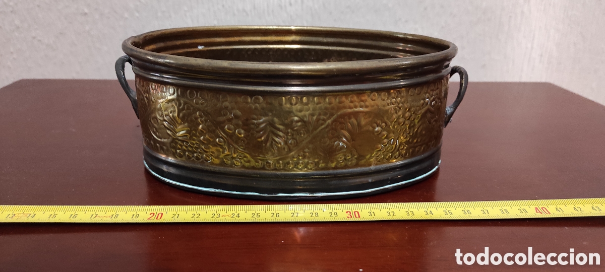 Bandeja, fuente de lat&oacute;n