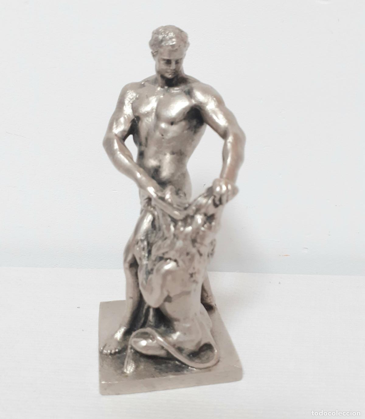 Vintage: Figura Sans&oacute;n contra un le&oacute;n . - Foto 1