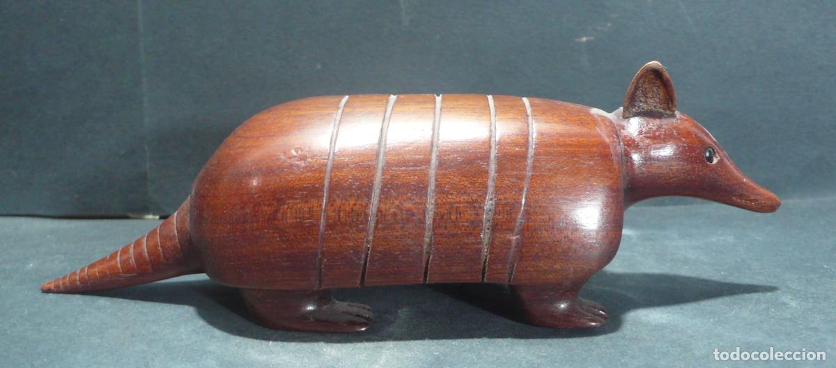 Vintage: ARMADILLO EN MADERA TALLADA - Foto 1
