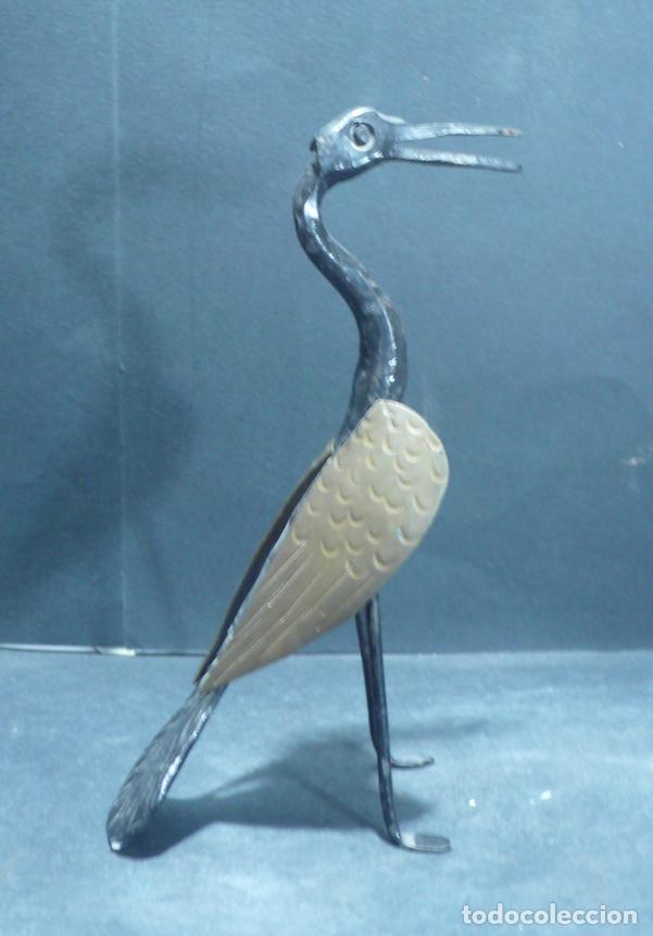 Vintage: PEQUE&Ntilde;A AVE EN METAL - Foto 2
