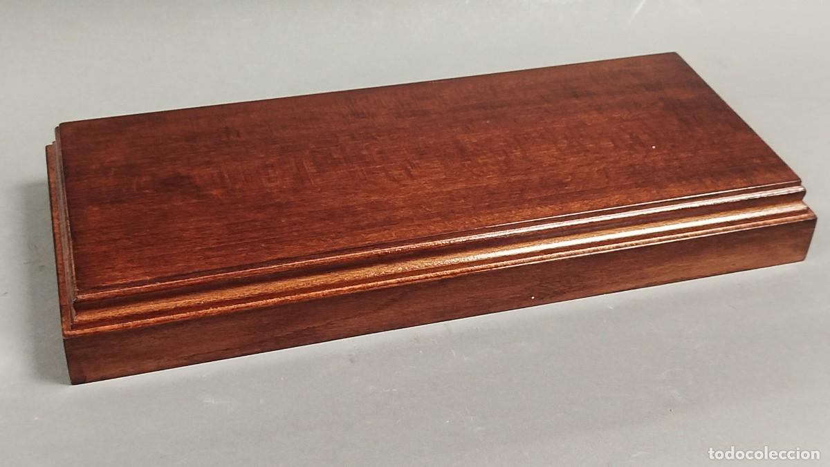 Vintage: BASE RECTANGULAR DE MADERA BARNIZADA - Foto 1