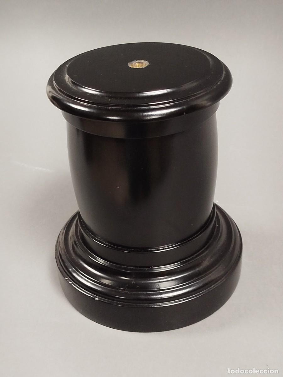 Vintage: BASE DE MADERA CON FORMA DE COLUMNA LACADA DE NEGRO - Foto 1