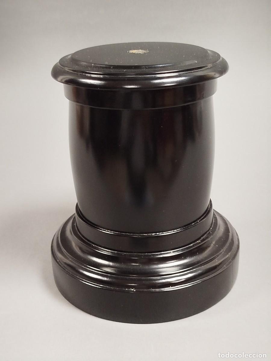 Vintage: BASE DE MADERA CON FORMA DE COLUMNA LACADA DE NEGRO - Foto 4