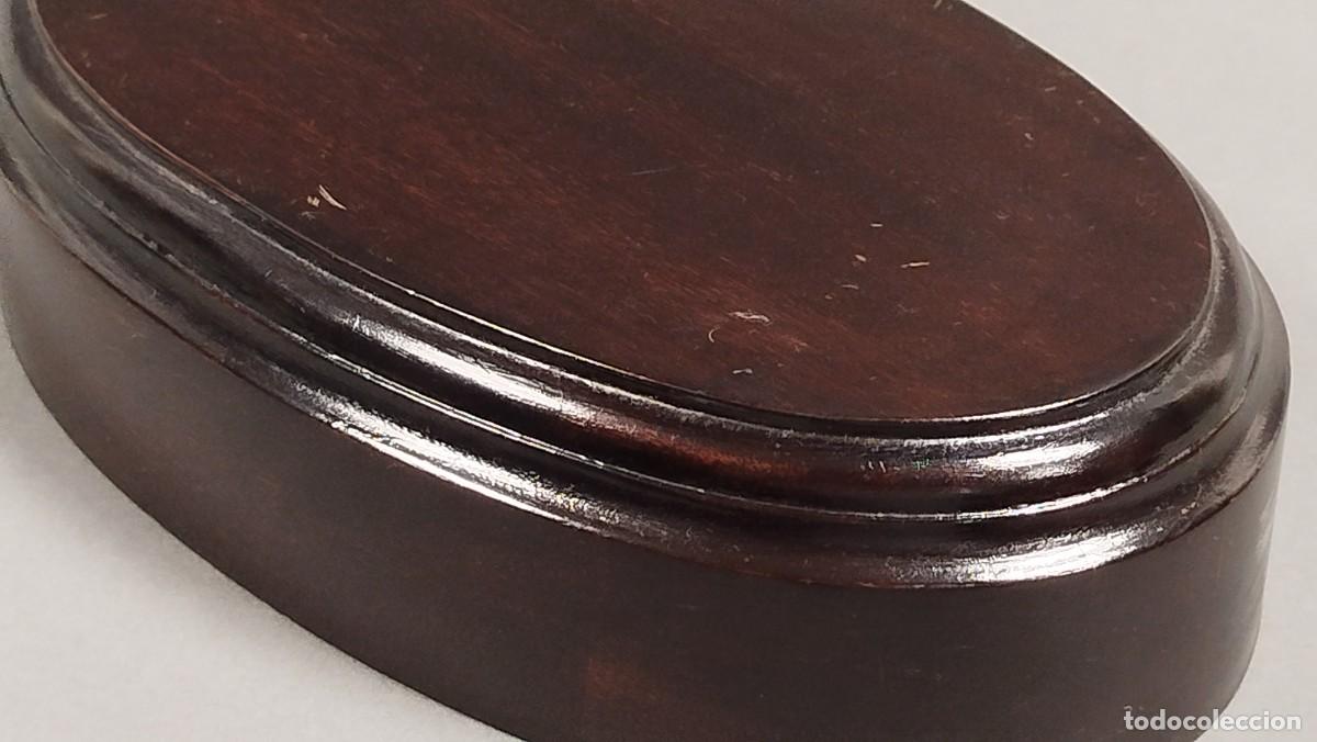 Vintage: BASE DE MADERA BARNIZADA CON FORMA EL&Iacute;PTICA - Foto 5