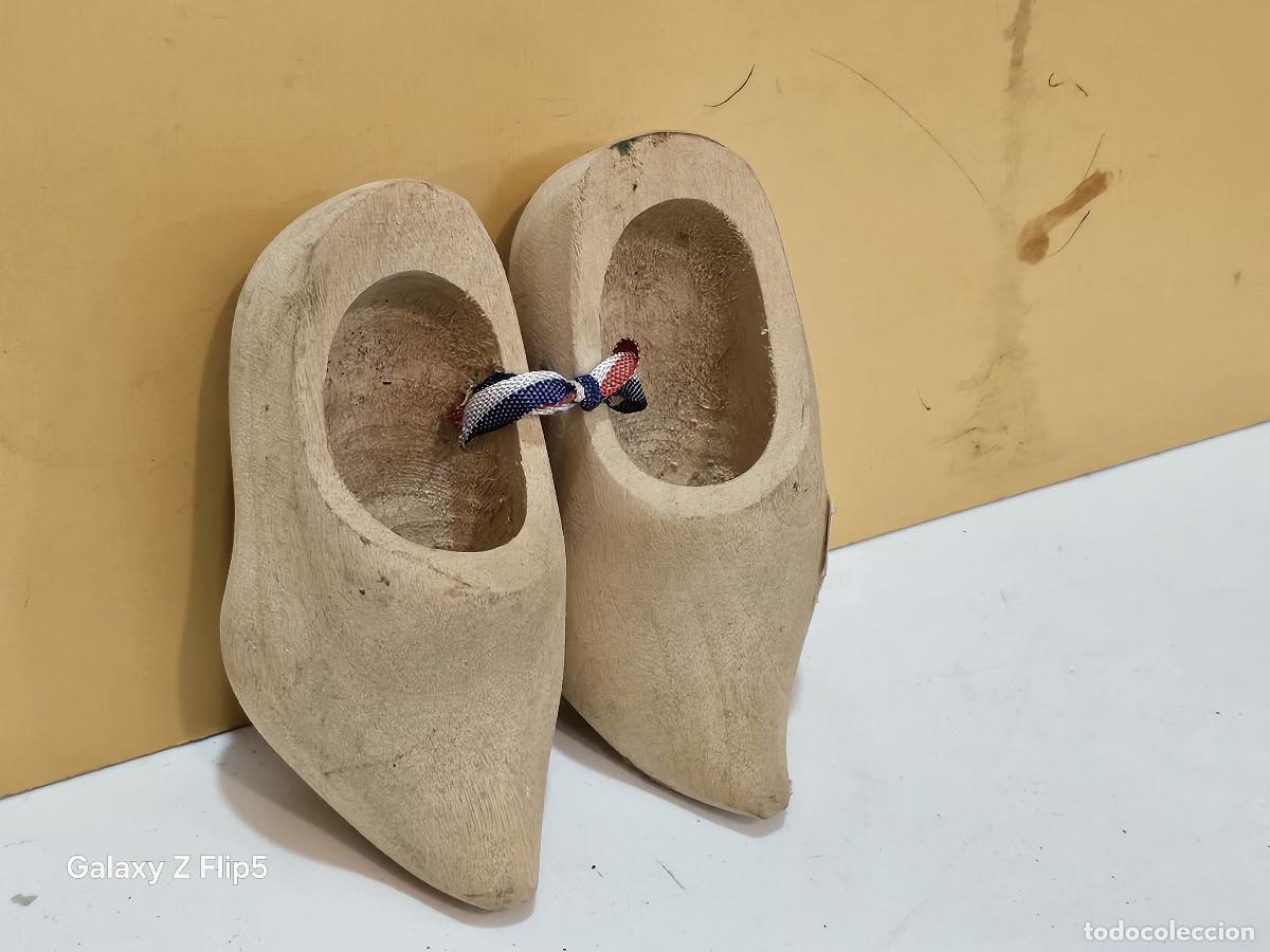 Vintage: 2 zapatos zocos en madera - Foto 1