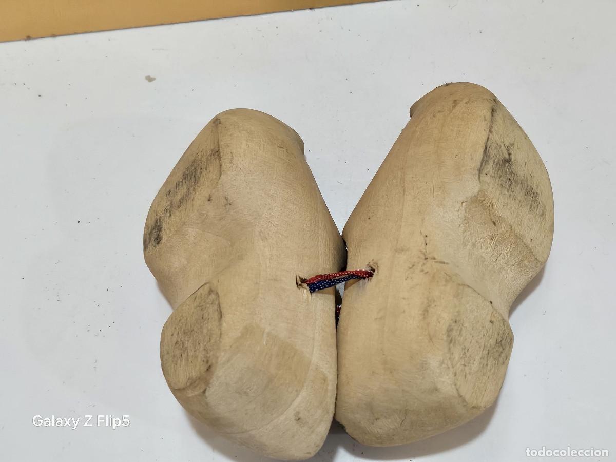 Vintage: 2 zapatos zocos en madera - Foto 3