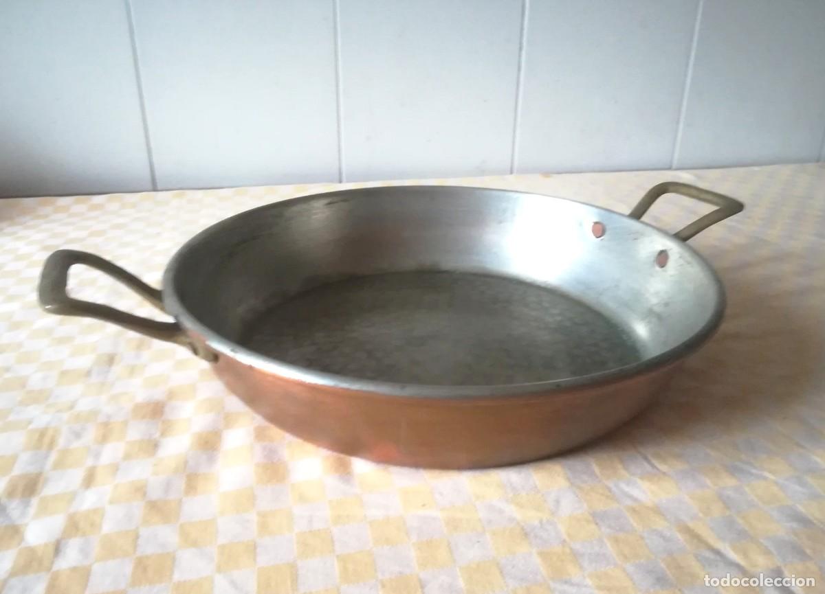 Vintage: Cacerola sart&eacute;n baja pesada vintage de cobre esta&ntilde;ado con asas de bronce de 26 cm