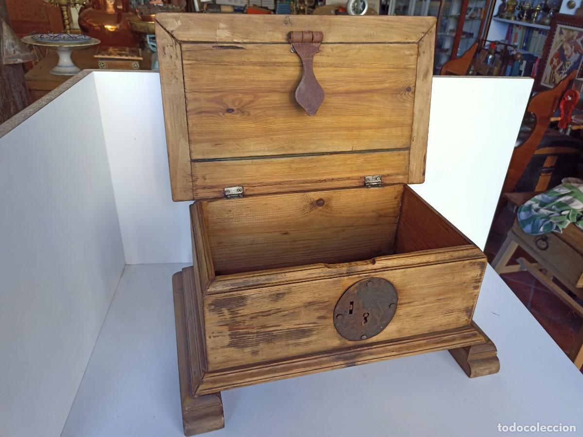 Vintage: Antigua arca de madera - Foto 2
