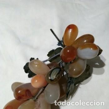 Vintage: Racimos de frutas en alabastro y jade - Foto 1